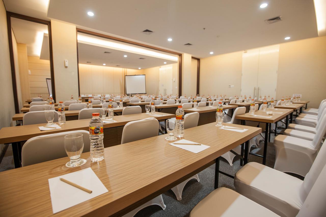 Whiz Prime Hotel Sudirman Makassar Extérieur photo