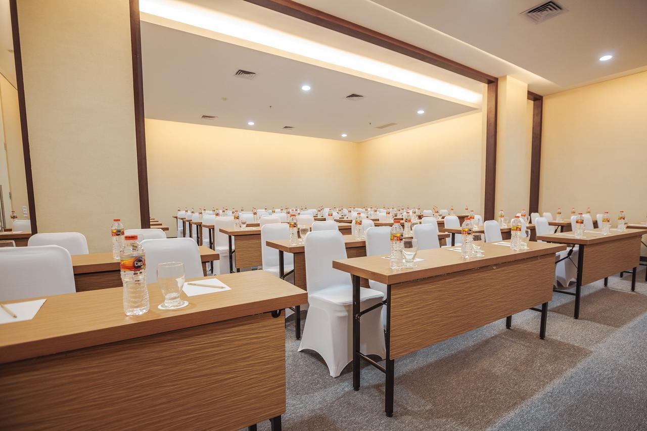Whiz Prime Hotel Sudirman Makassar Extérieur photo