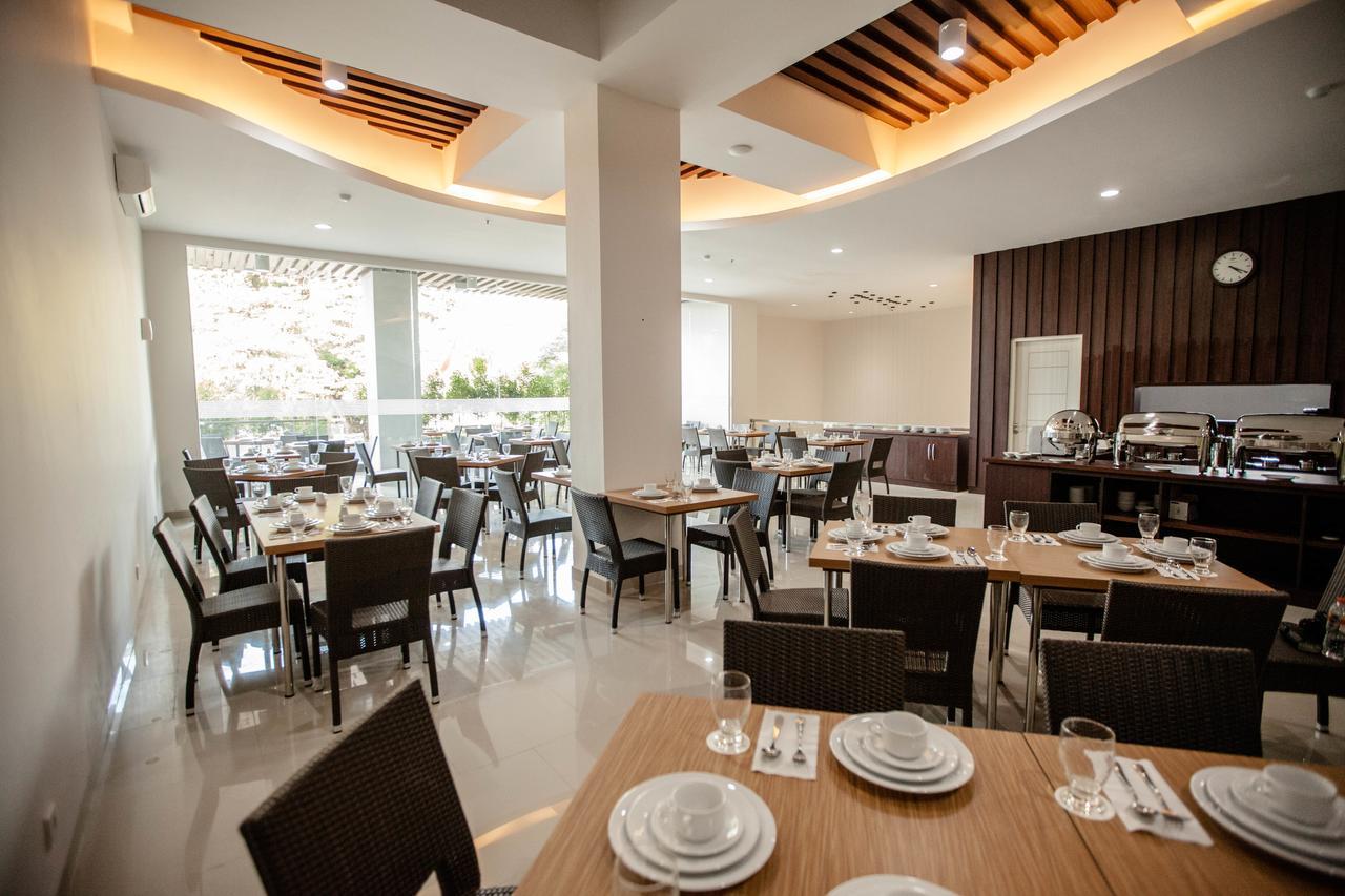 Whiz Prime Hotel Sudirman Makassar Extérieur photo