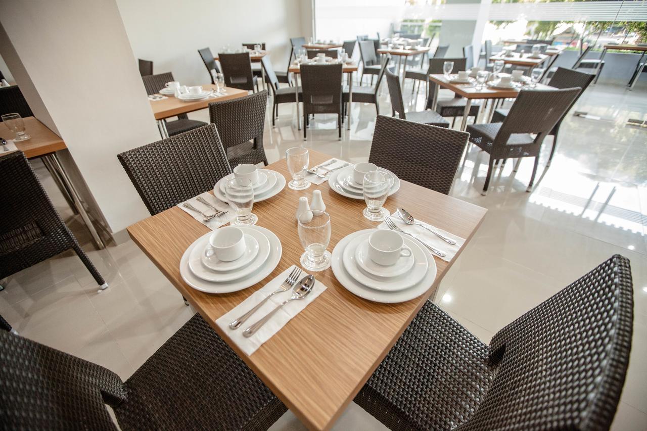 Whiz Prime Hotel Sudirman Makassar Extérieur photo