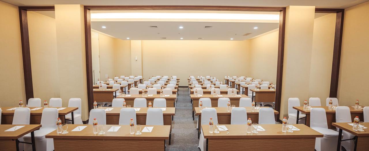 Whiz Prime Hotel Sudirman Makassar Extérieur photo