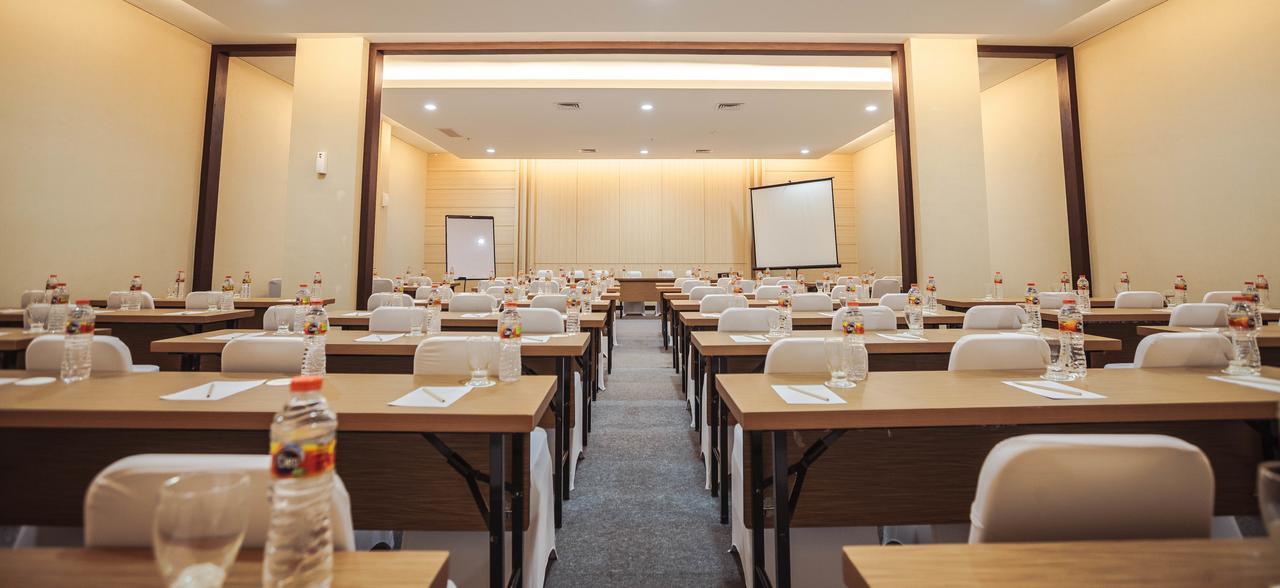 Whiz Prime Hotel Sudirman Makassar Extérieur photo