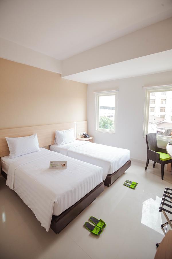 Whiz Prime Hotel Sudirman Makassar Extérieur photo
