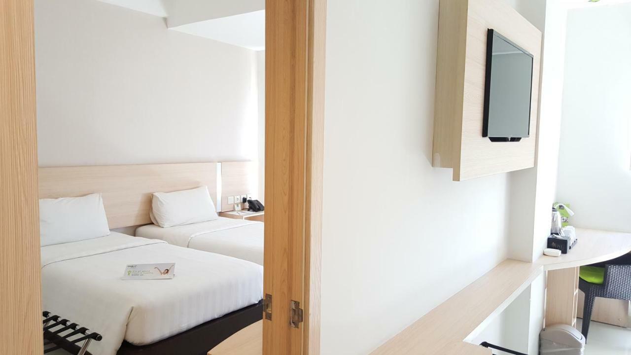 Whiz Prime Hotel Sudirman Makassar Extérieur photo